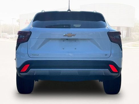 Used 2025 Chevrolet Trax LT FWD image 5