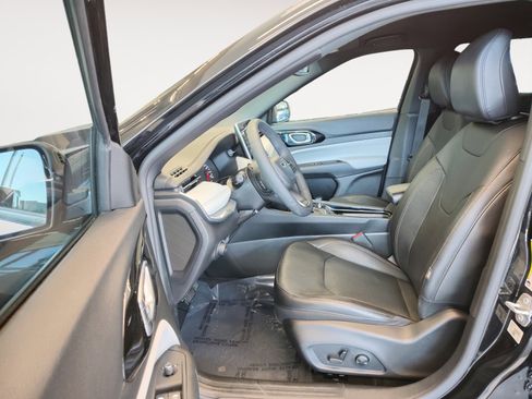 Used 2023 Jeep Compass Limited image 26