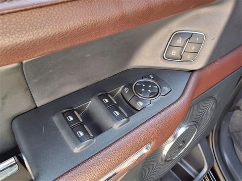 Used 2022 Ford Expedition Limited image 19