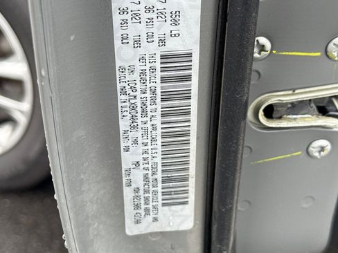 Used 2019 Jeep Cherokee Latitude Plus w/ Cold Weather Group image 30