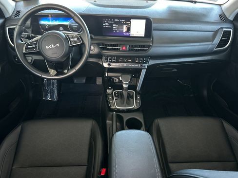 Used 2024 Kia Seltos EX FWD image 12