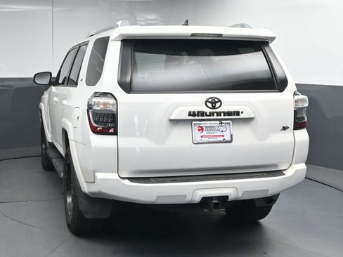 Used 2016 Toyota 4Runner SR5 Premium image 7