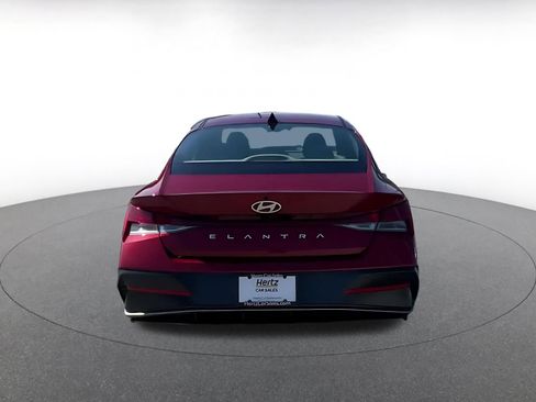 Used 2025 Hyundai Elantra SEL image 12