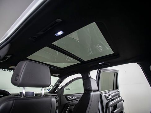 Used 2022 Chevrolet Suburban RST w/ Sport Performance Package image 29