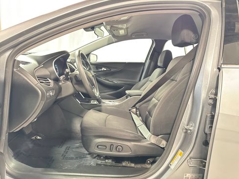 Used 2023 Chevrolet Malibu LT FWD image 3