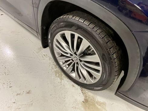 Used 2020 Toyota Highlander Platinum image 12