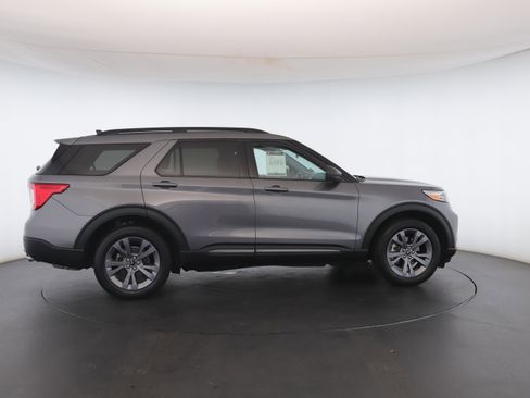 Used 2021 Ford Explorer XLT w/ Equipment Group 202A image 31