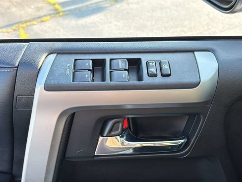 Used 2018 Toyota 4Runner SR5 AWD/4WD image 11