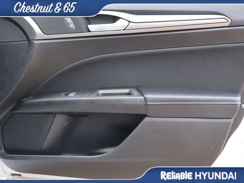 Used 2018 Ford Fusion SE w/ Fusion SE Technology Package FWD image 8