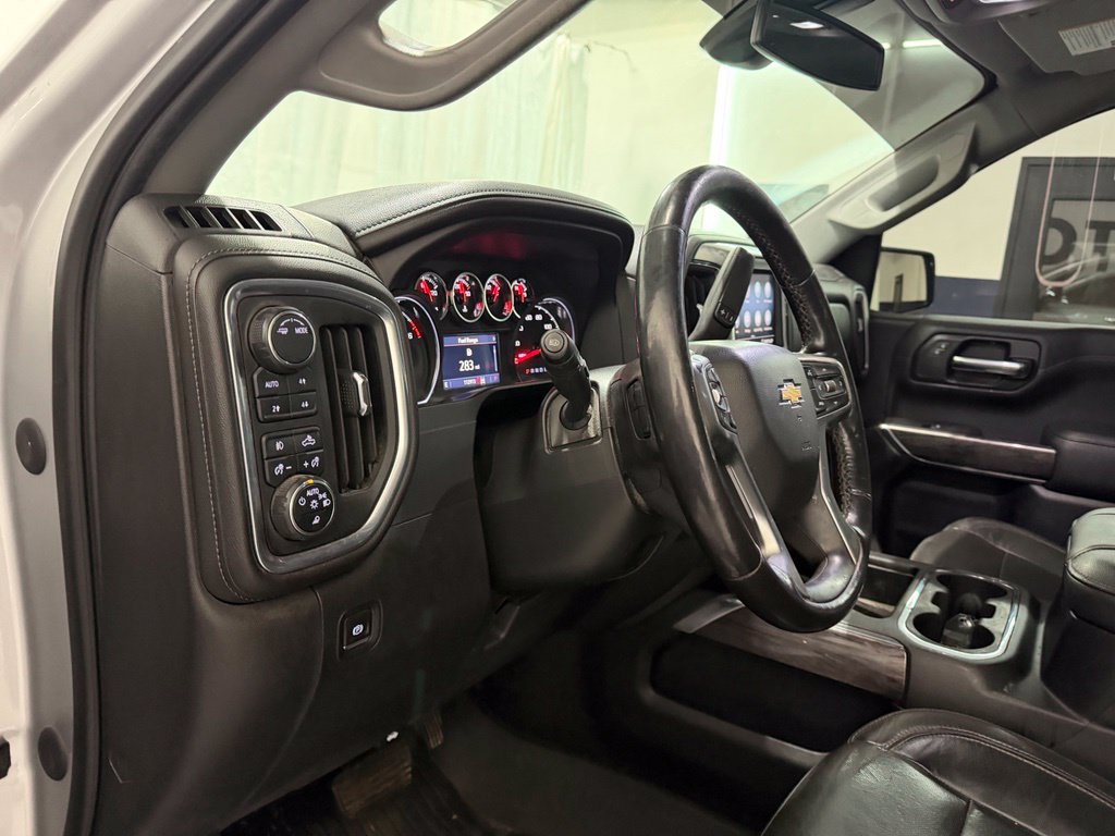 Used 2020 Chevrolet Silverado 1500 LTZ w/ LTZ Premium Package AWD/4WD image 15