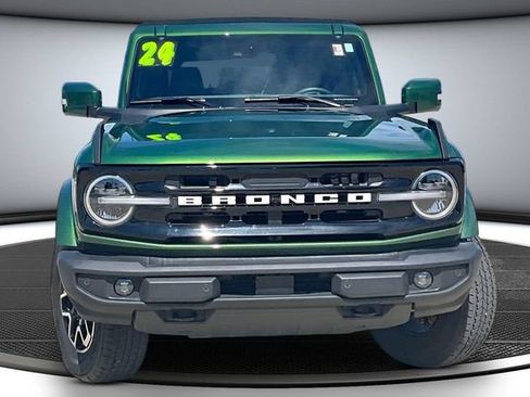 Used 2024 Ford Bronco Outer Banks AWD/4WD image 2