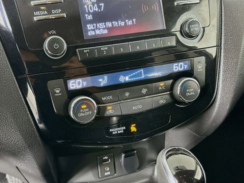 Used 2018 Nissan Rogue Sport SV image 22