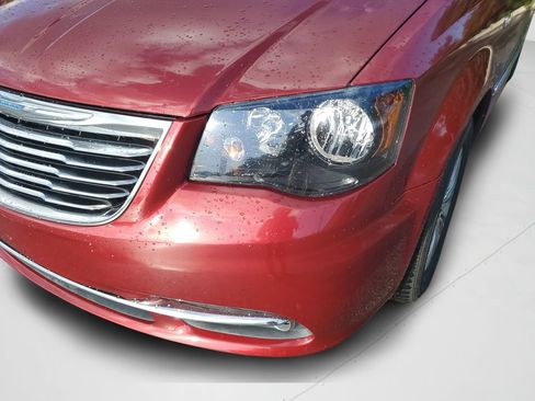 Used 2014 Chrysler Town & Country Touring-L FWD image 24
