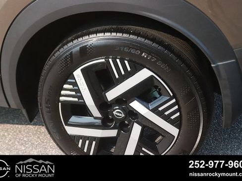 Certified 2025 Nissan Kicks SV FWD image 8