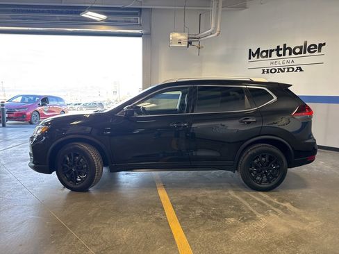 Used 2018 Nissan Rogue SV image 8