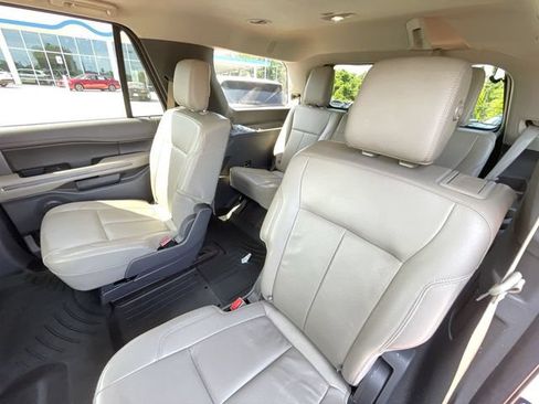 Used 2020 Ford Expedition XLT w/ Equipment Group 202A RWD image 15