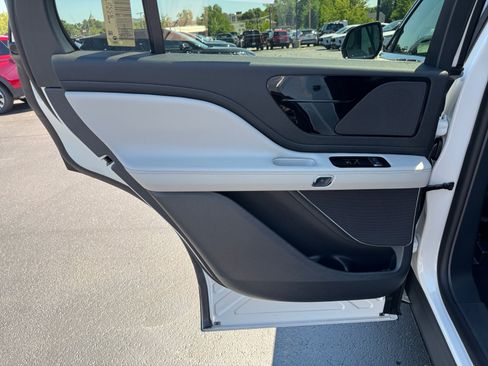 New 2026 Lincoln Aviator AWD image 25