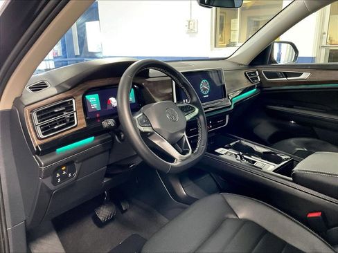 Used 2025 Volkswagen Atlas SEL AWD/4WD image 8