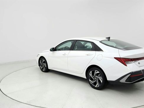 Used 2025 Hyundai Elantra SEL FWD image 3