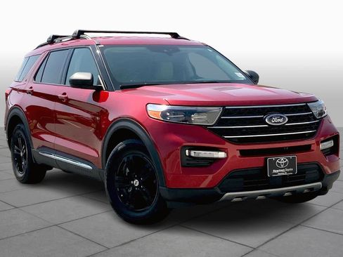 Used 2021 Ford Explorer XLT w/ Equipment Group 202A image 2