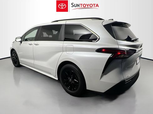 Used 2024 Toyota Sienna XLE FWD image 6