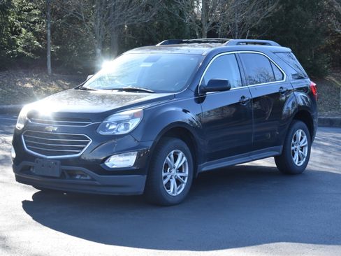 Used 2017 Chevrolet Equinox LT w/ Convenience Package image 2