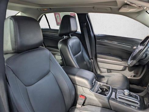 Used 2016 Chrysler 300 Limited image 17