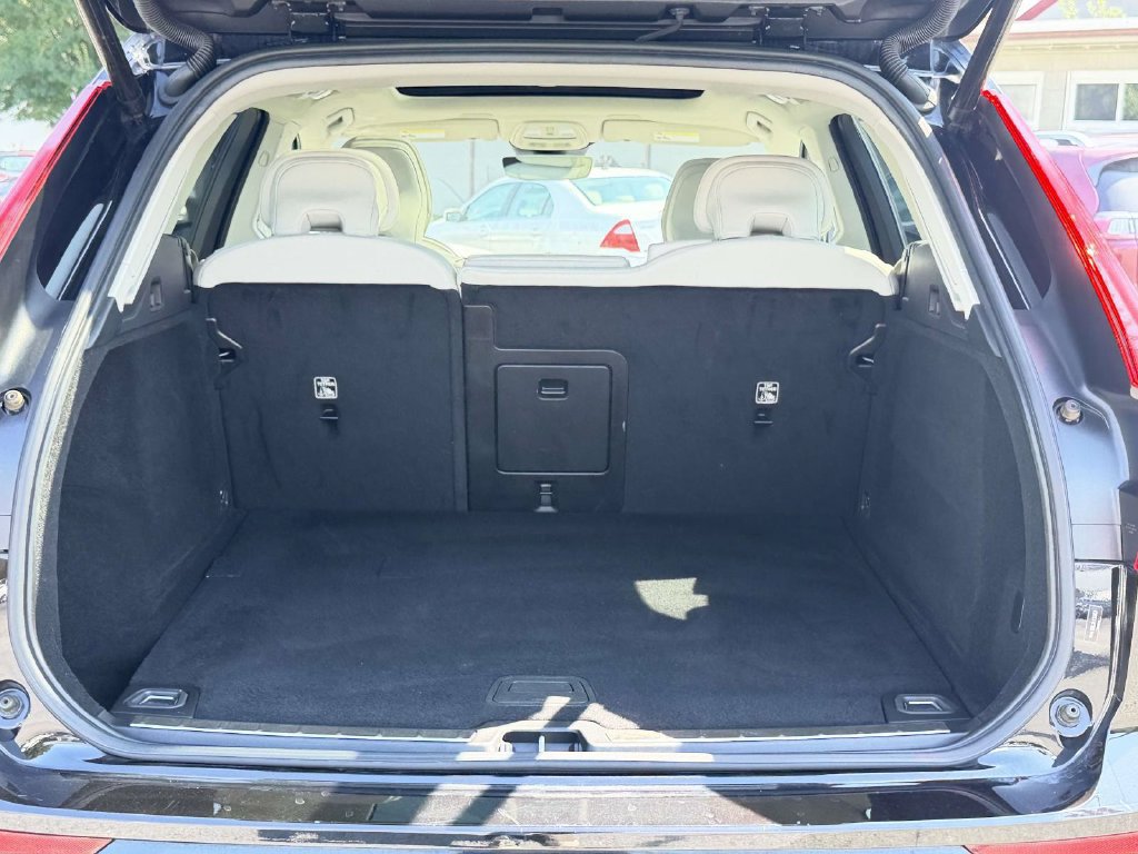 Used 2024 Volvo XC60 B5 Plus AWD/4WD image 14