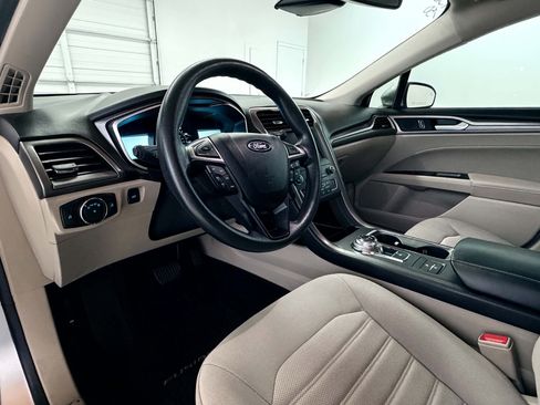 Used 2020 Ford Fusion SE FWD image 35