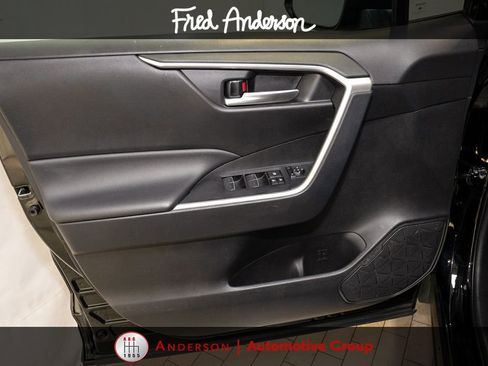 Used 2025 Toyota RAV4 XLE AWD/4WD image 11