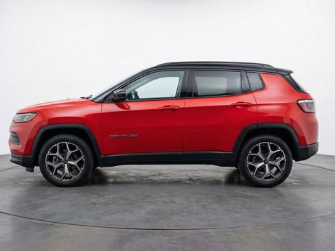 Used 2025 Jeep Compass Limited AWD/4WD image 3