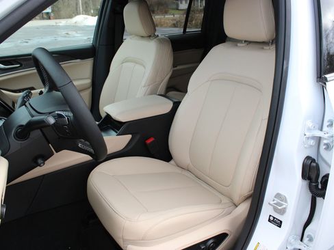 New 2025 Jeep Grand Cherokee Limited image 13