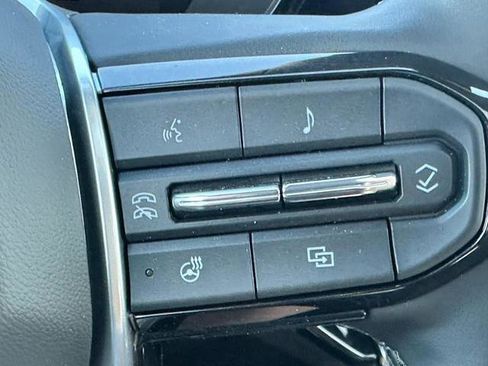 Used 2025 Chevrolet Colorado ZR2 w/ Technology Package AWD/4WD image 21