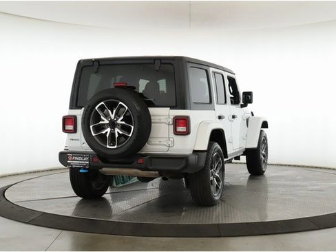 Used 2024 Jeep Wrangler Unlimited image 8