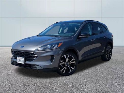 Used 2021 Ford Escape SE FWD image 1