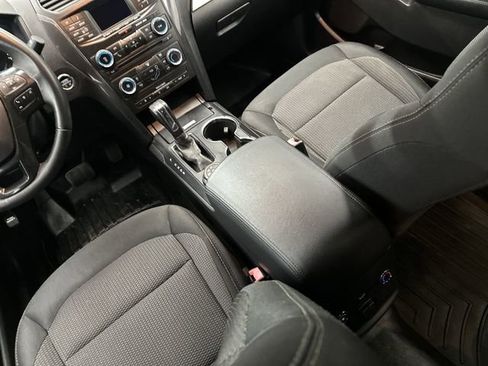 Used 2017 Ford Explorer XLT AWD/4WD image 24
