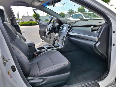 Used 2017 Toyota Camry SE FWD image 12