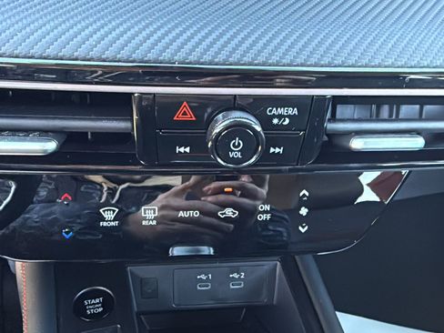 Certified 2025 Nissan Kicks SR image 15