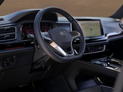 Used 2024 Volkswagen Atlas Cross Sport SEL Premium R-Line image 7