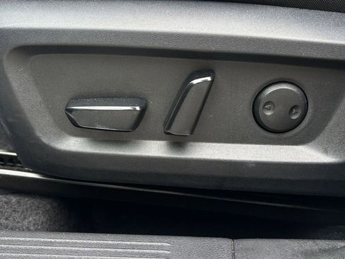 Used 2025 Nissan Rogue SV image 22