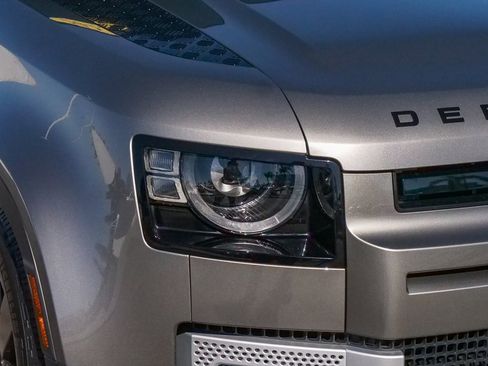 Used 2023 Land Rover Defender 130 S image 4