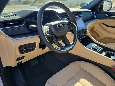 New 2025 Jeep Grand Cherokee Limited image 18