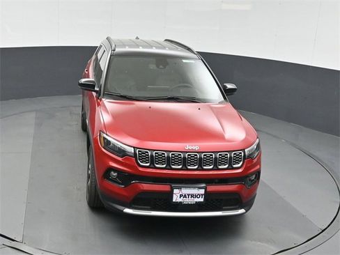Used 2025 Jeep Compass Limited image 36