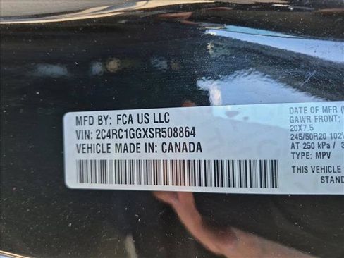 Used 2025 Chrysler Pacifica Limited FWD image 14