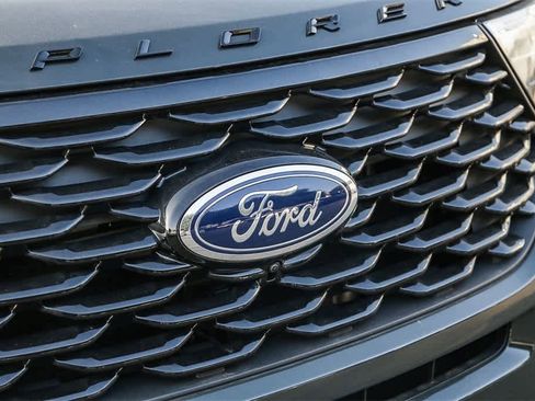 New 2023 Ford Explorer ST-Line w/ Class IV Trailer Tow Package image 5