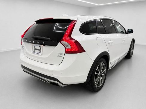 Used 2016 Volvo V60 T5 Cross Country AWD/4WD image 3