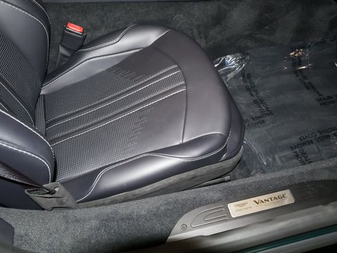 Used 2023 Aston Martin V8 Vantage Roadster RWD image 41