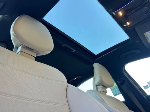 Certified 2025 Mercedes-Benz C 300 4MATIC Sedan image 15