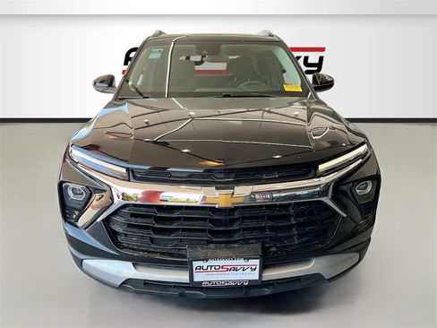 Used 2024 Chevrolet TrailBlazer LT image 2