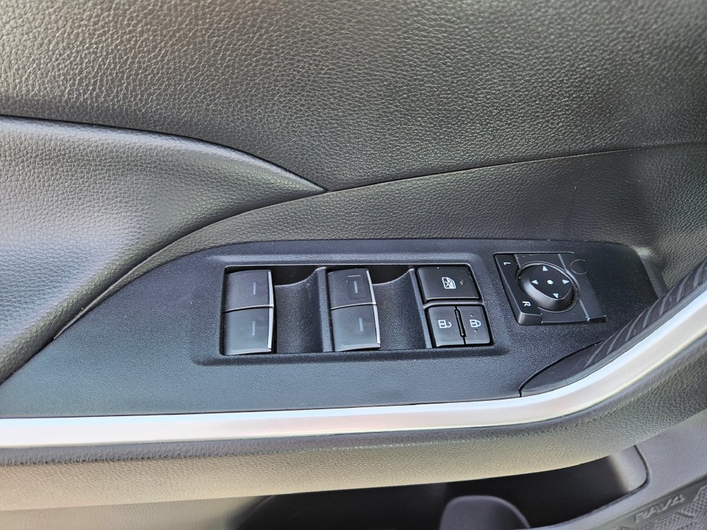 Used 2024 Toyota RAV4 XLE FWD image 22